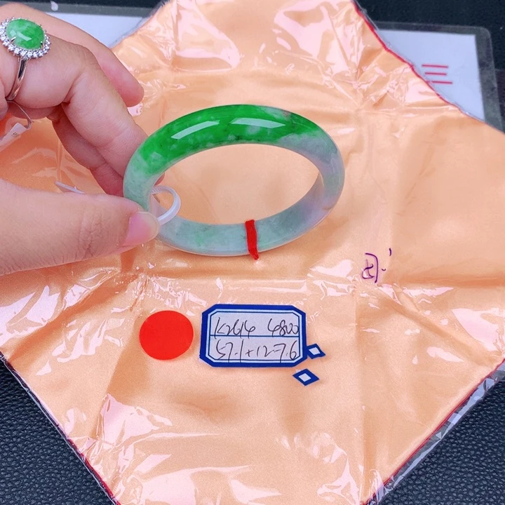 翡翠手镯未镶嵌 缅甸翡翠