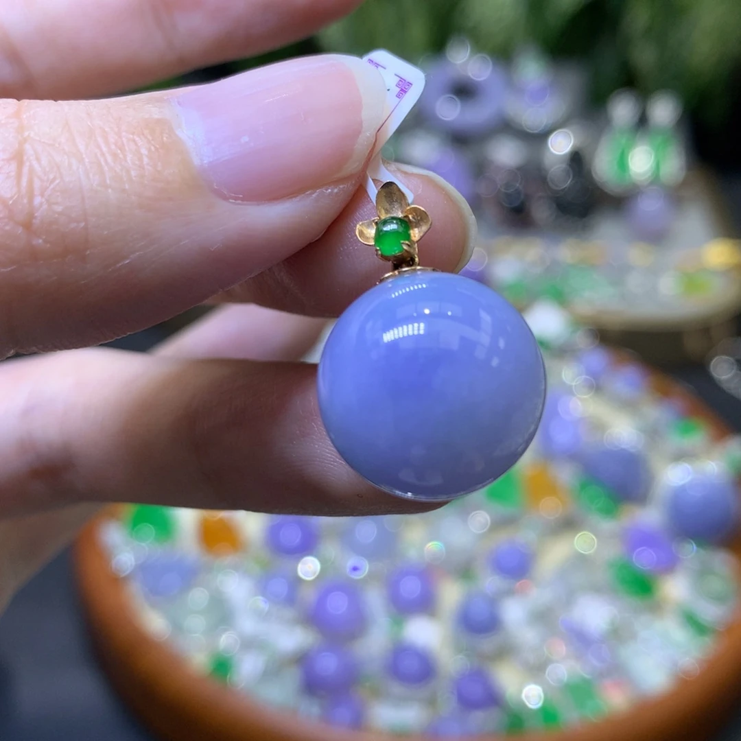 颈饰18K金镶嵌翡翠