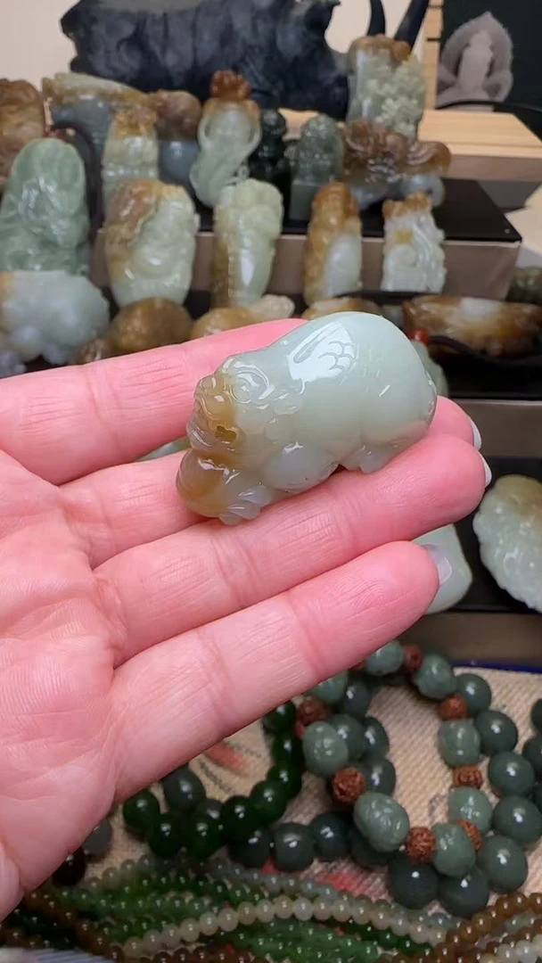 和田玉貔貅吊坠手把件
