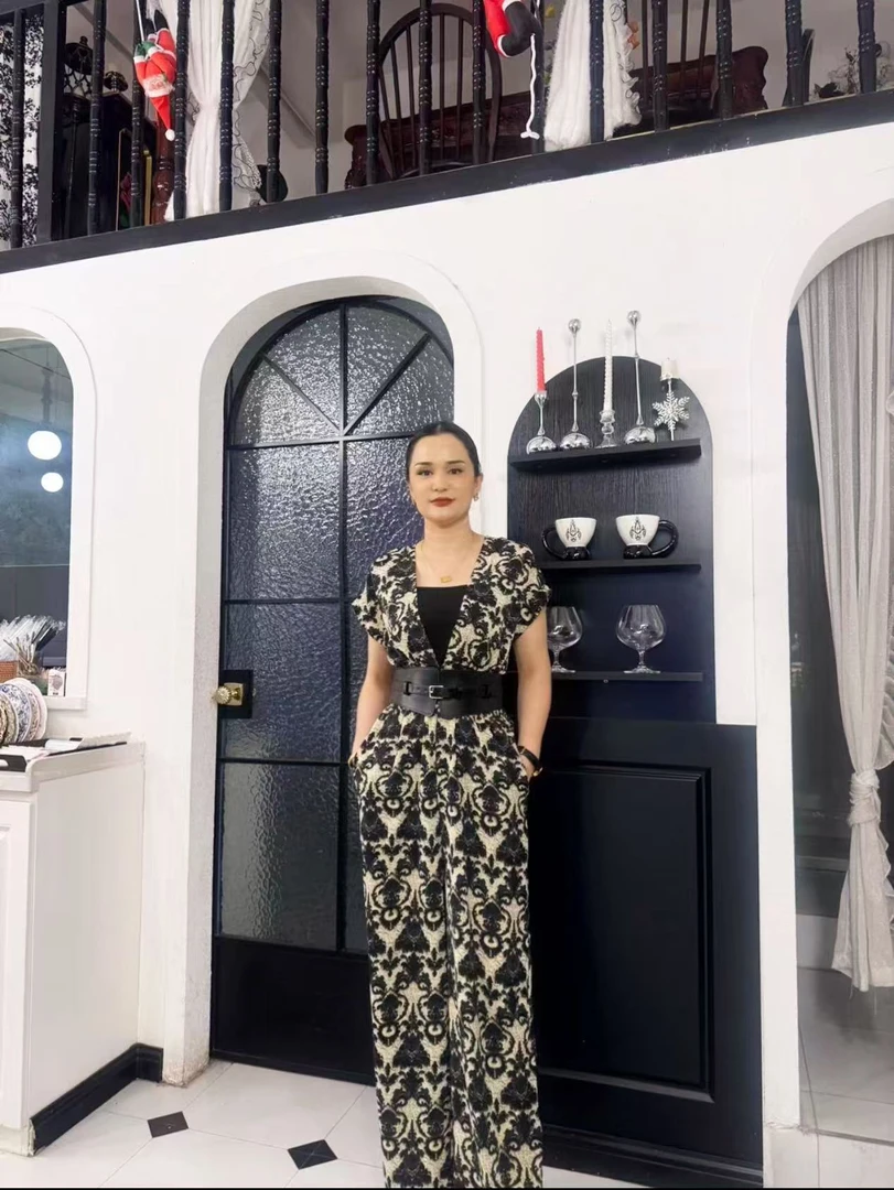 女装复古印花气质显瘦V领连体裤夏季新款阔腿裤