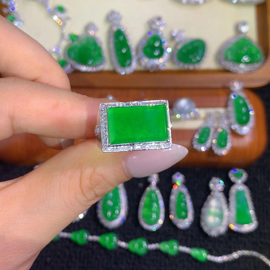 翡翠戒指18K金镶嵌马鞍男戒