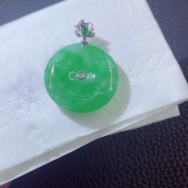 翡翠颈饰18K金镶嵌翡翠