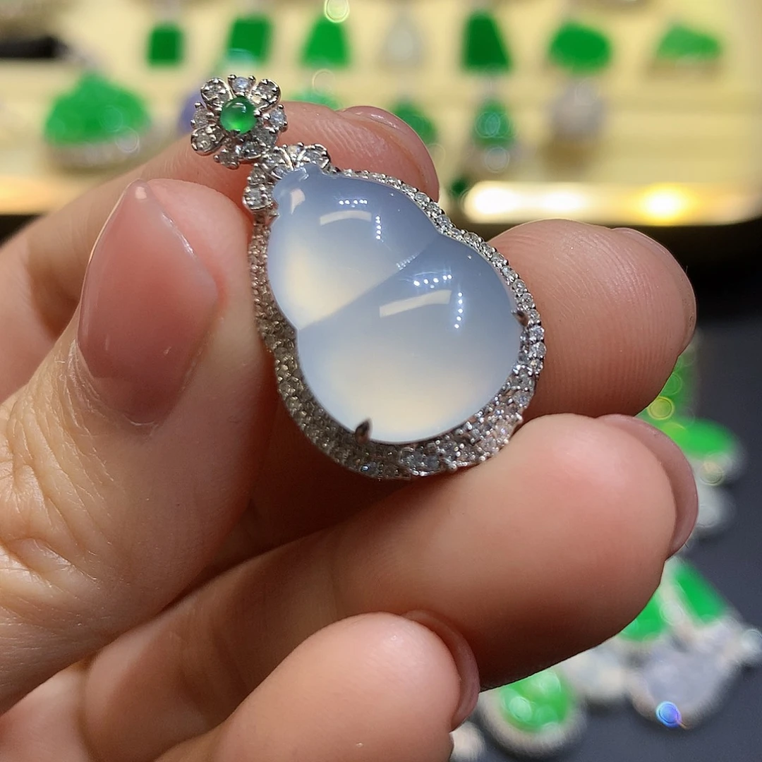 翡翠吊坠(不含链)18K金镶嵌