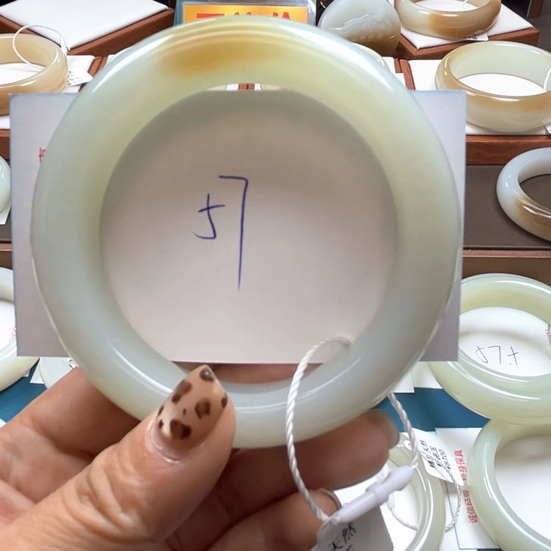 未镶嵌手镯和田玉一**人