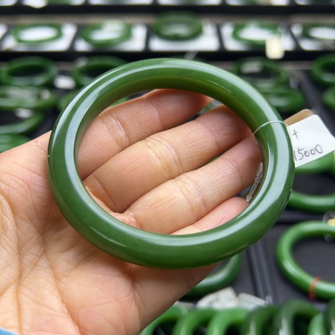 和田玉（碧玉）未镶嵌手镯