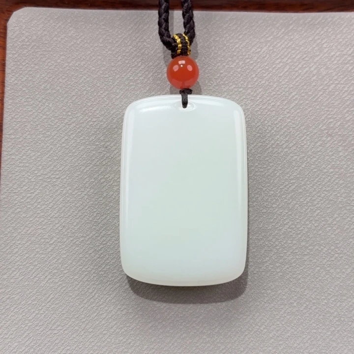 晚***酒和田玉未镶嵌颈饰