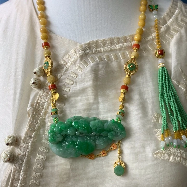 翡翠吊坠(赠链)未镶嵌