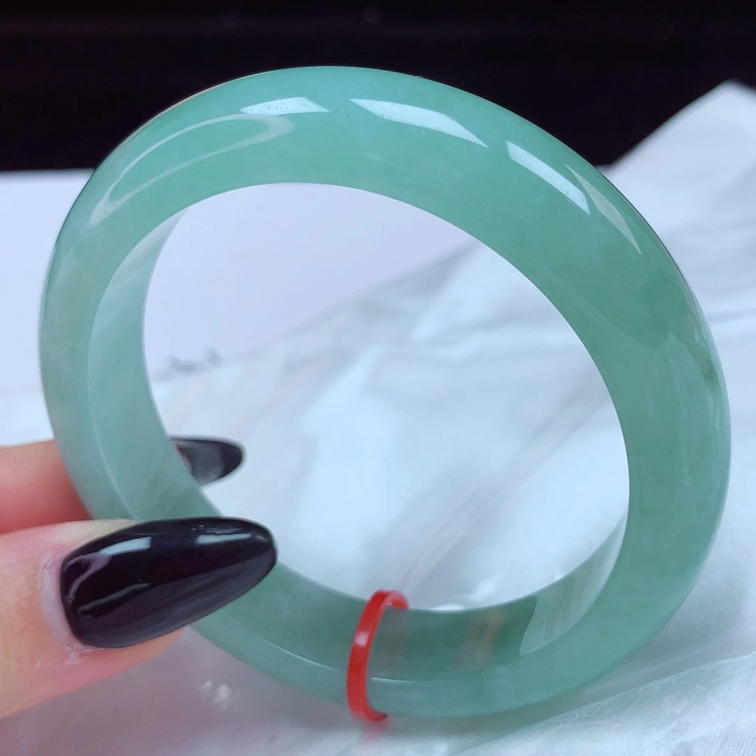 翡翠手镯未镶嵌55圈