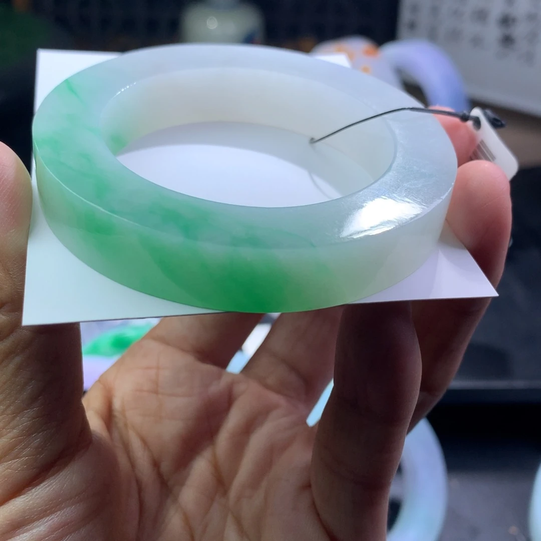 未镶嵌翡翠手镯定制翡翠