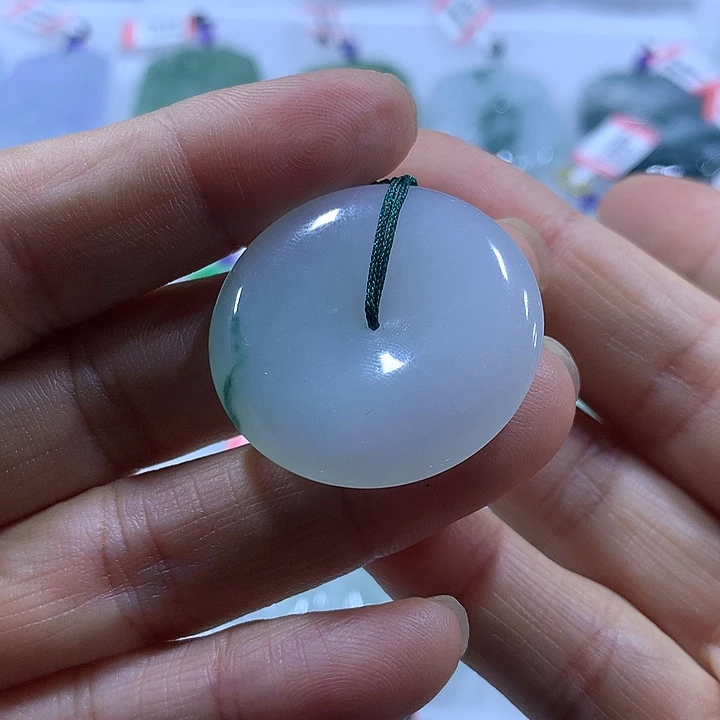 翡翠未镶嵌颈饰乀