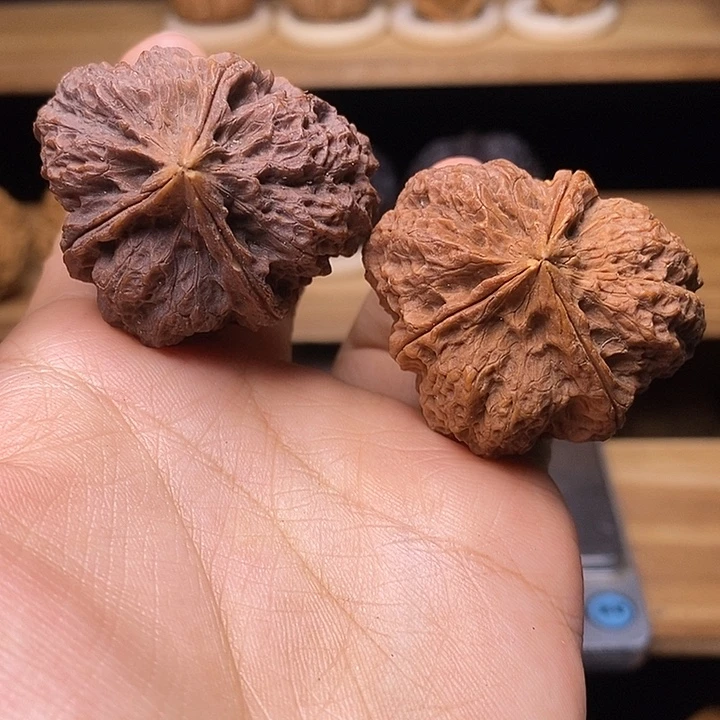 吊坠文玩核桃七彩三棱42