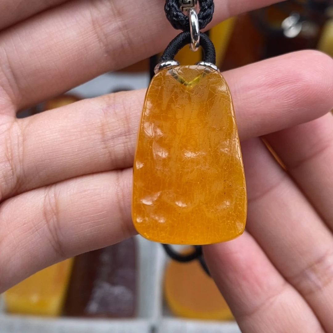琥珀吊坠(赠链)未镶嵌