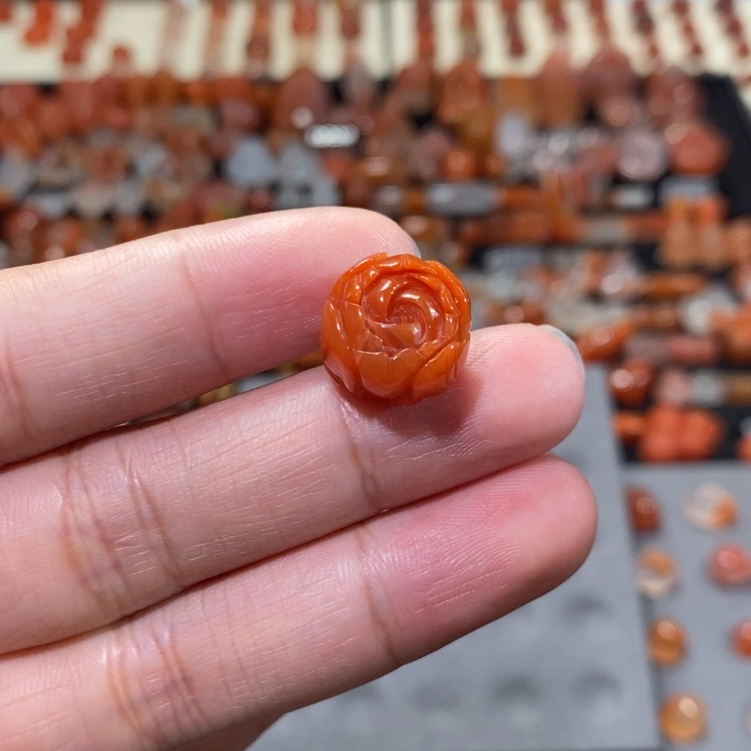 南红玛瑙冰飘未镶嵌牡丹花