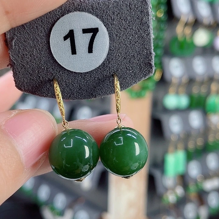 18K金镶嵌和田玉耳饰