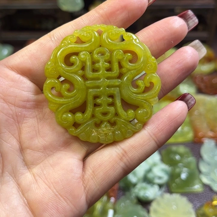 蛇纹石玉颈饰未镶嵌