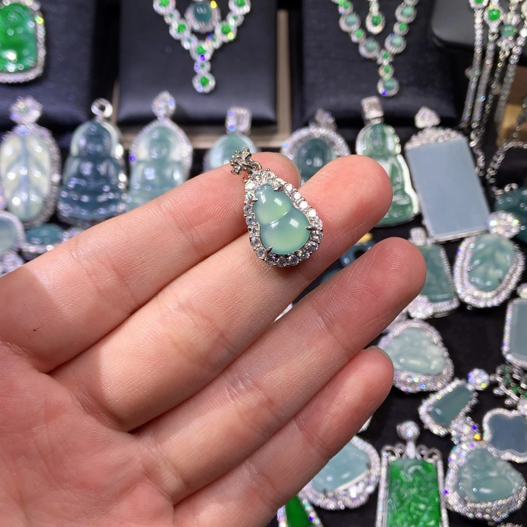 翡翠挂件未镶嵌88776666667777