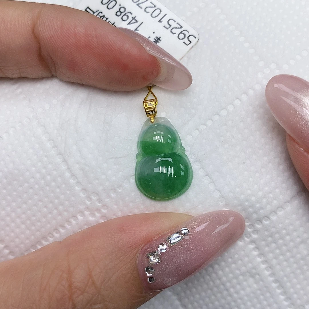 颈饰18K金镶嵌翡翠