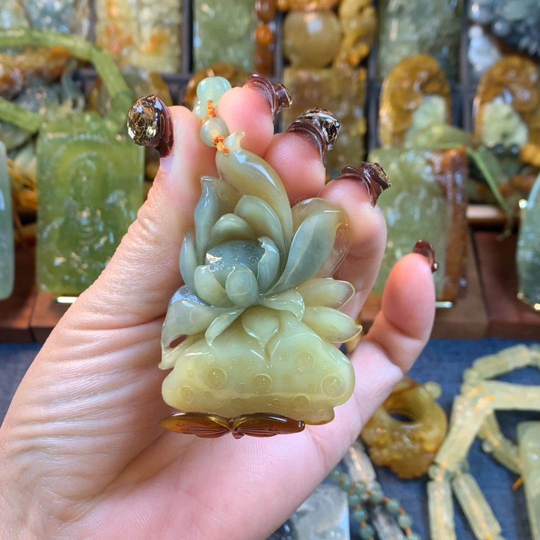蛇纹石玉未镶嵌颈饰