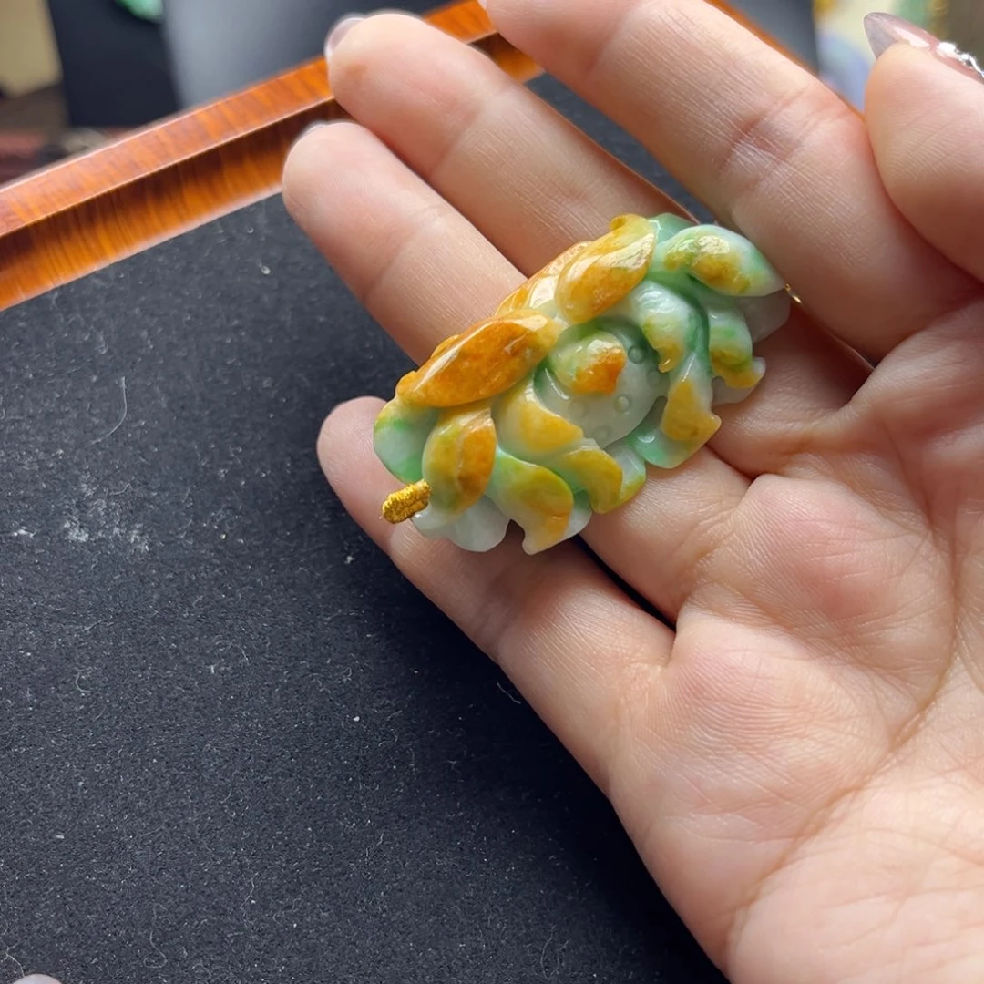 崔***姐颈饰未镶嵌翡翠莲花