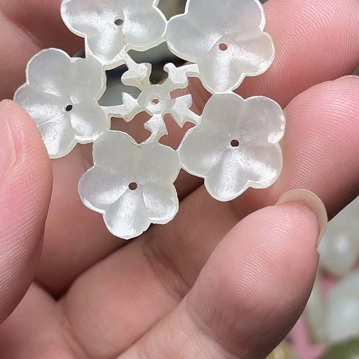 慎***龙和田玉未镶嵌挂件