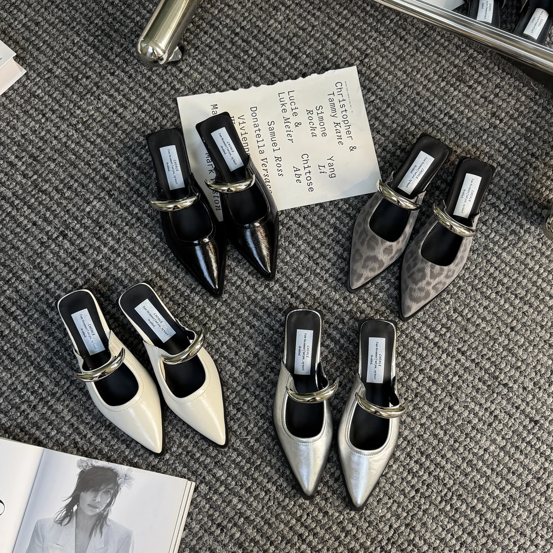 法式复古坡跟尖头穆勒拖鞋女外穿2025新款内增高金属扣玛丽珍半拖