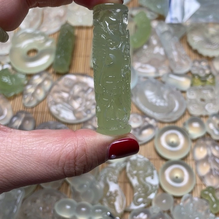 蛇纹石玉颈饰未镶嵌