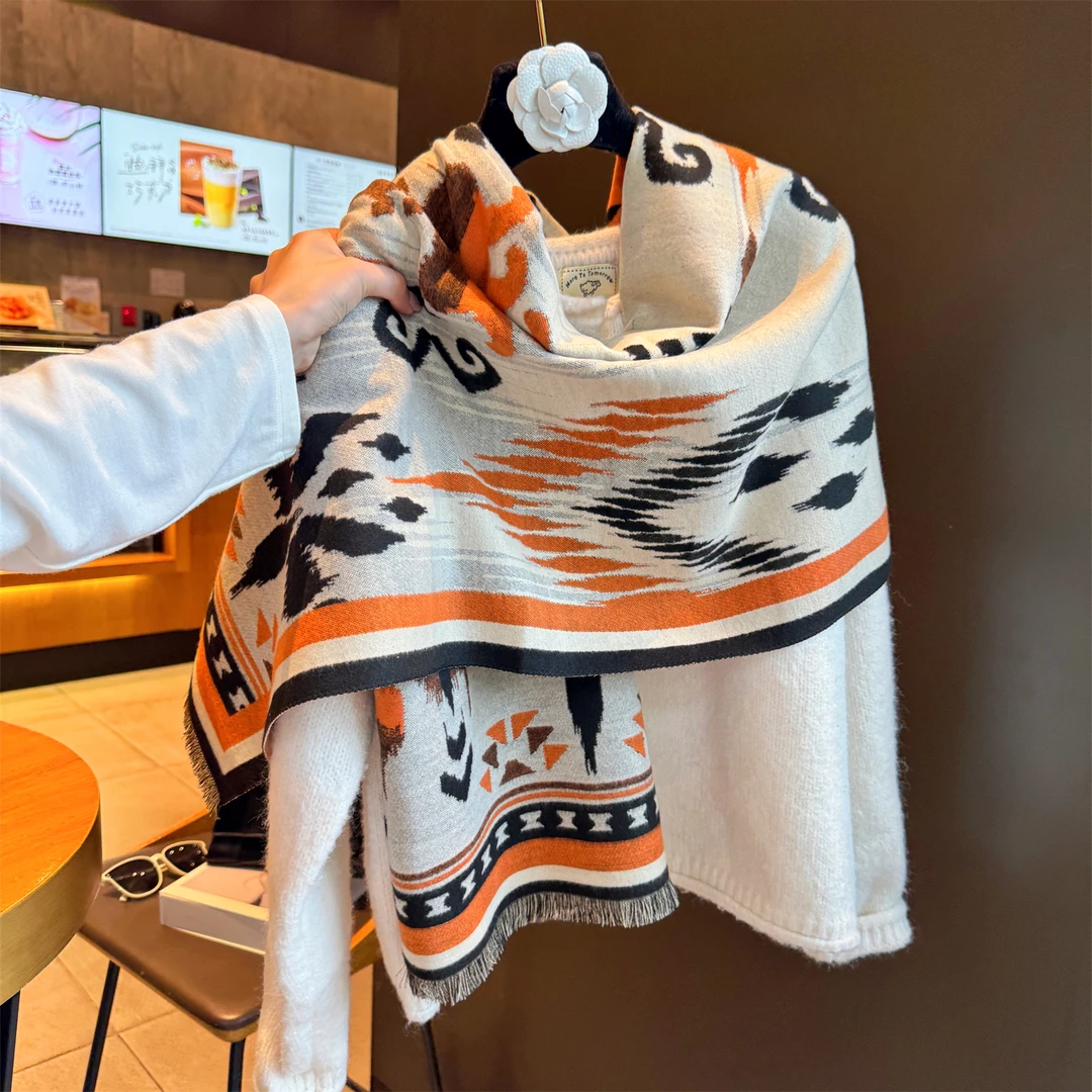 culv新款民族风围巾女冬季保暖披肩高级轻奢感长款围脖送礼长辈潮