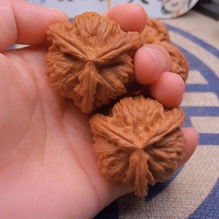 吊坠文玩核桃危*品三棱