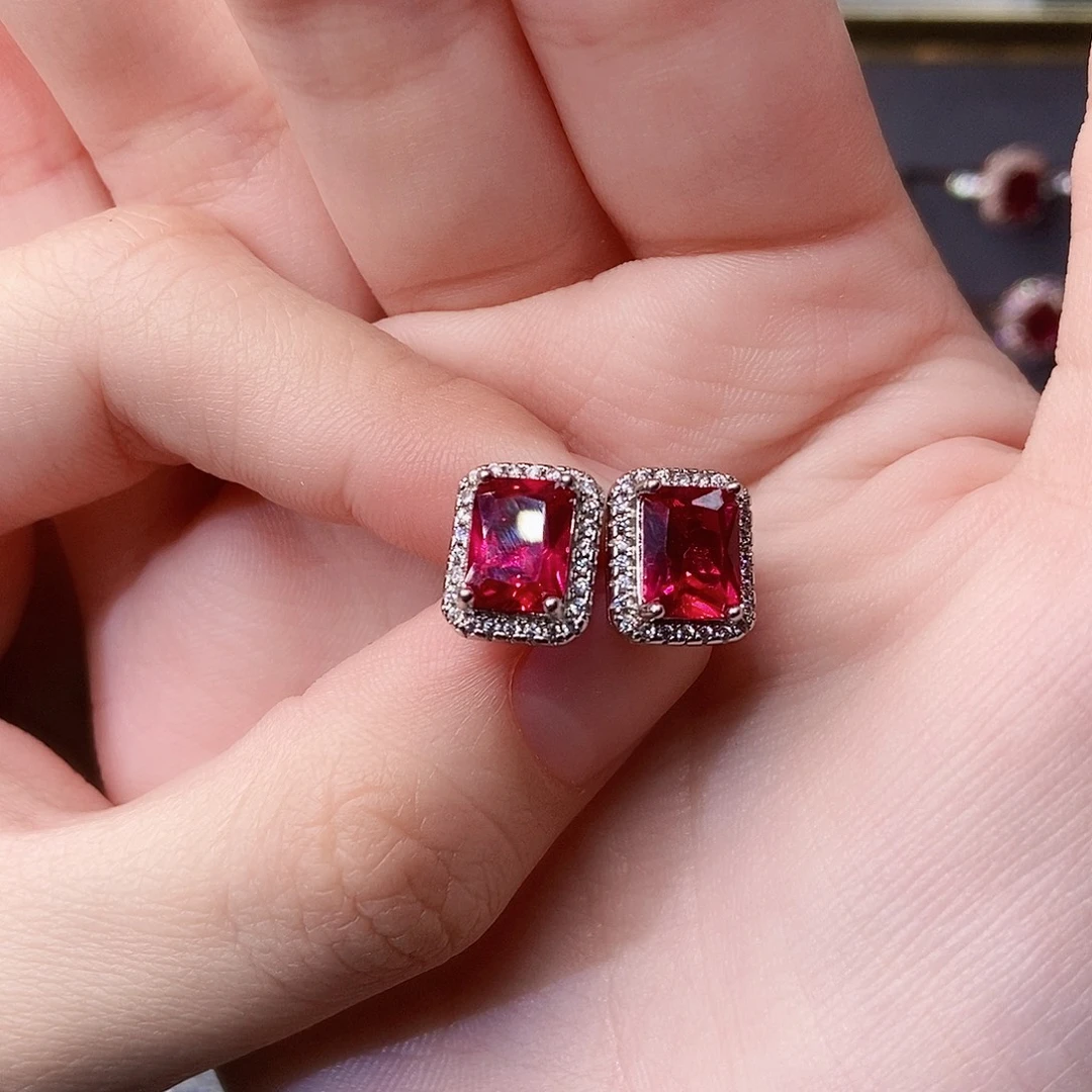 银S925镶嵌红宝石耳饰