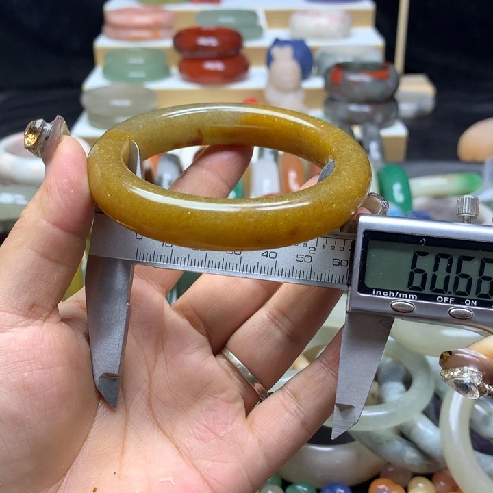 未镶嵌手镯石英质玉