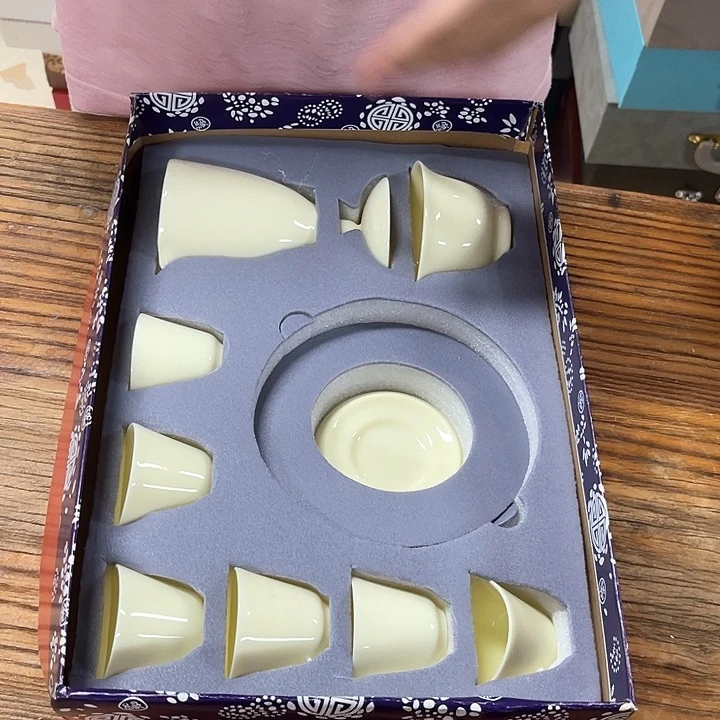 孤品茶具套装等。