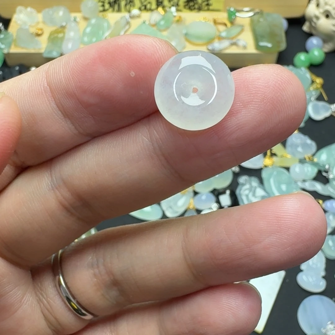 E***a翡翠未镶嵌颈饰小扣
