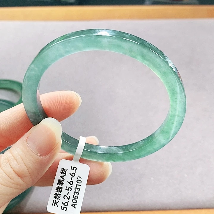 翡翠未镶嵌手镯（圆镯）
