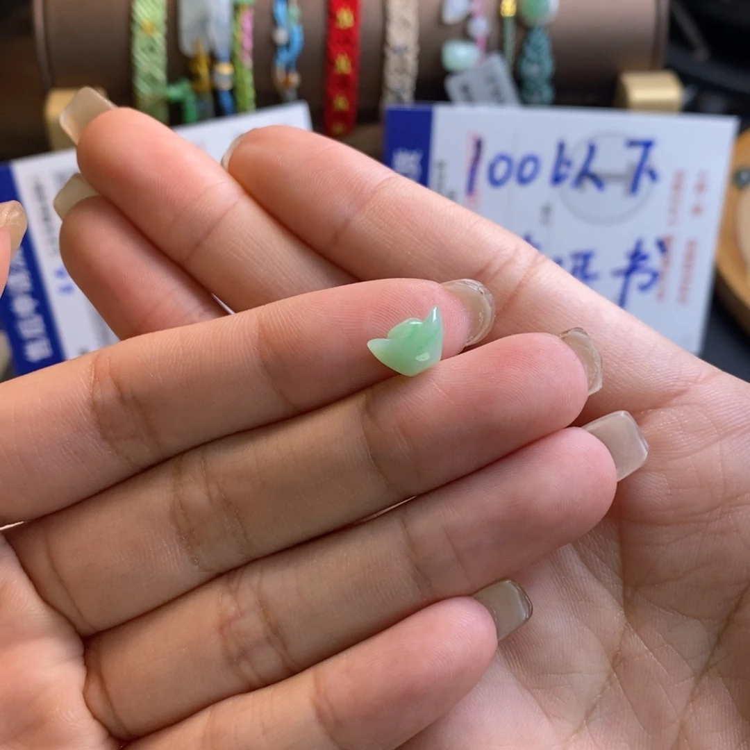 S***孃翡翠未镶嵌颈饰17852