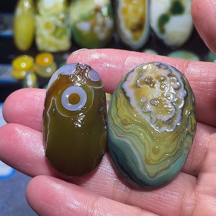 星***舞玛瑙/玉髓未镶嵌珠宝奇石