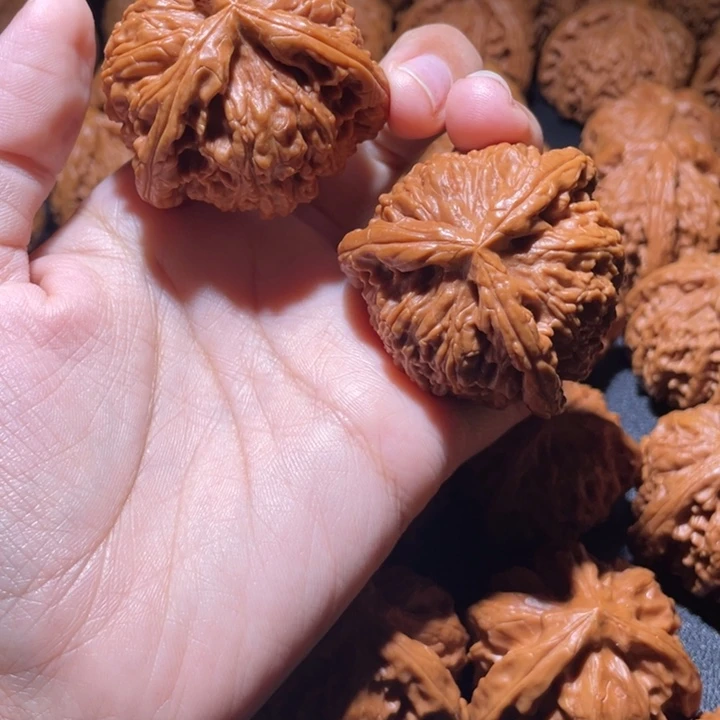 大***8吊坠桃核小妹三棱