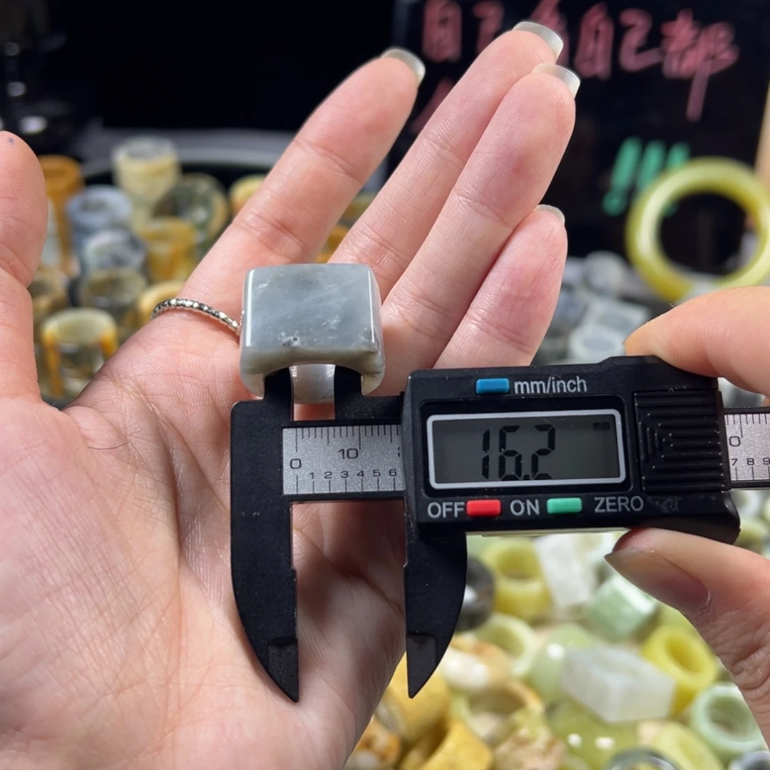 蛇纹石玉未镶嵌戒指