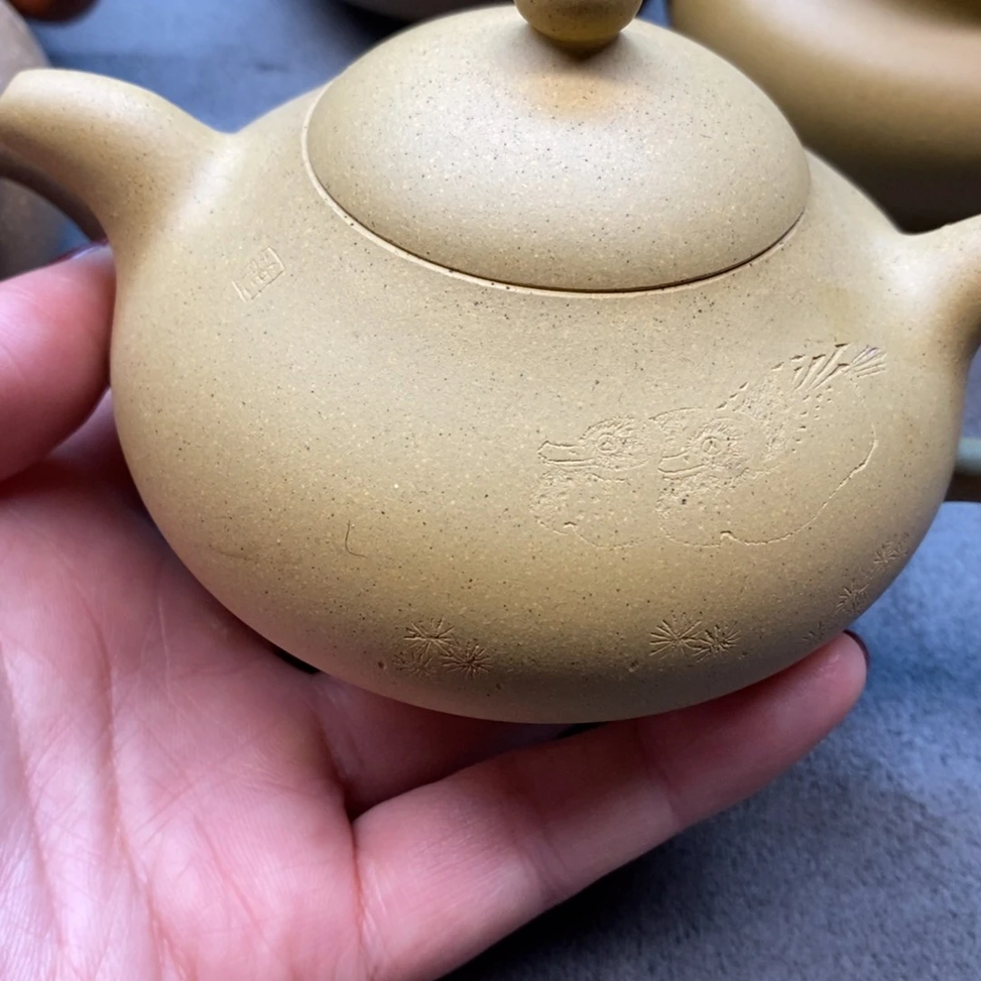 紫砂茶壶人**何三足玉乳（本山绿泥）