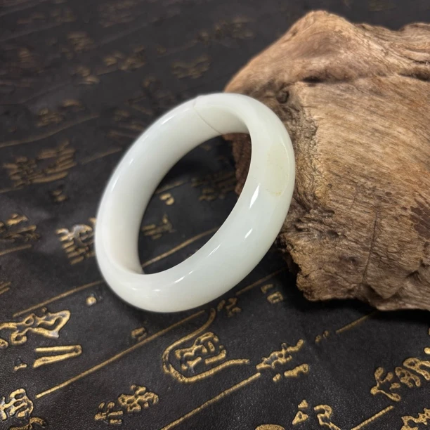 【细腻白润】藏收级天然和田玉新疆水返沙白玉精品轮胎手镯