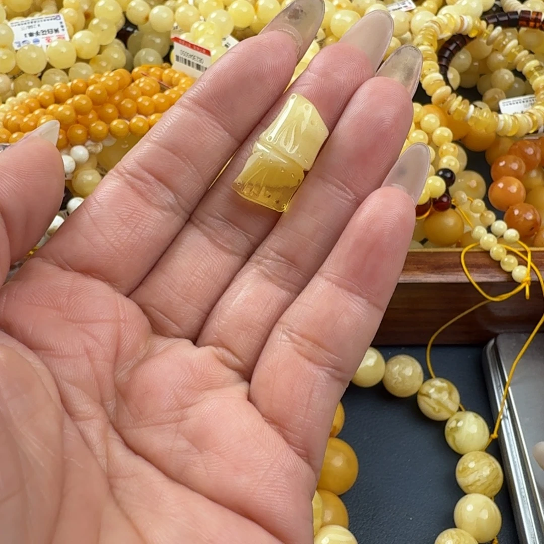 琥珀未镶嵌珠宝奇石