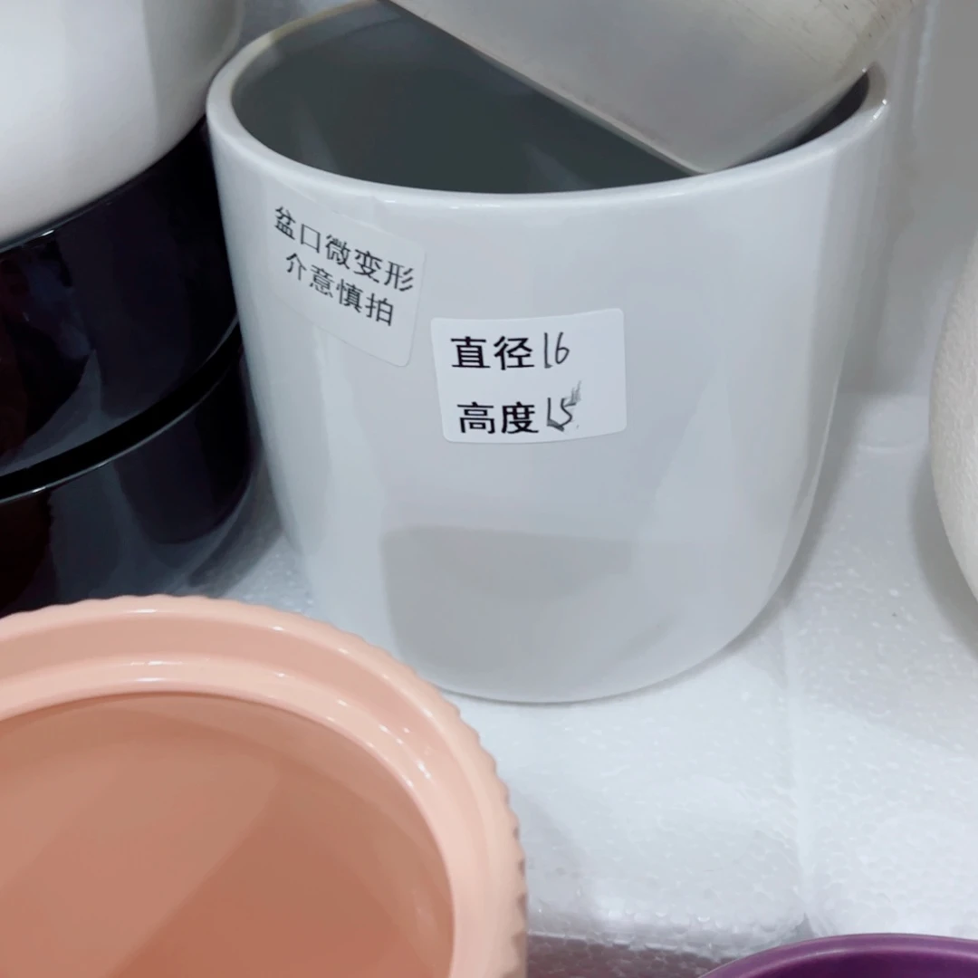 有孔，陶瓷花盆满10米包邮发货。