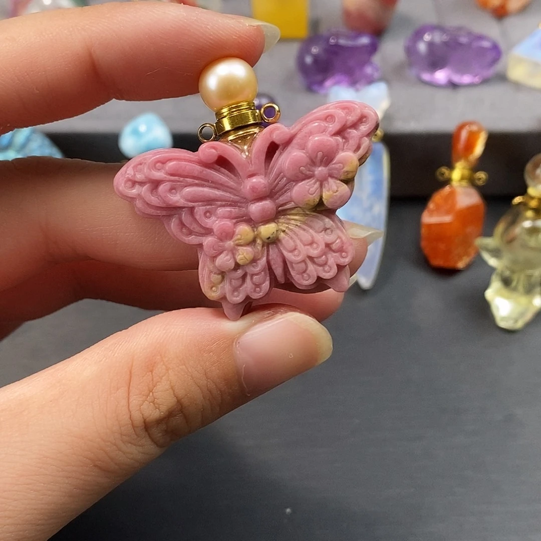 查罗石合金颈饰香水瓶