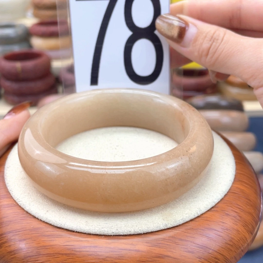 【闪购商品】石英质玉手镯未镶嵌