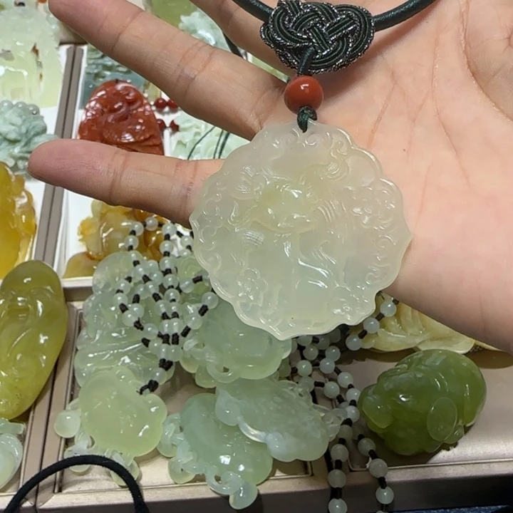 蛇纹石玉吊坠未镶嵌