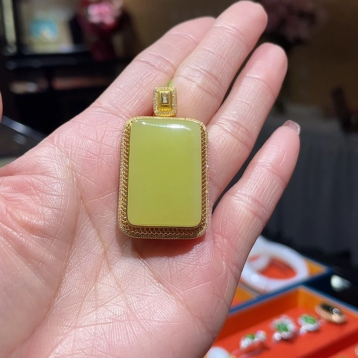 颈饰18K金镶嵌和田玉平安牌