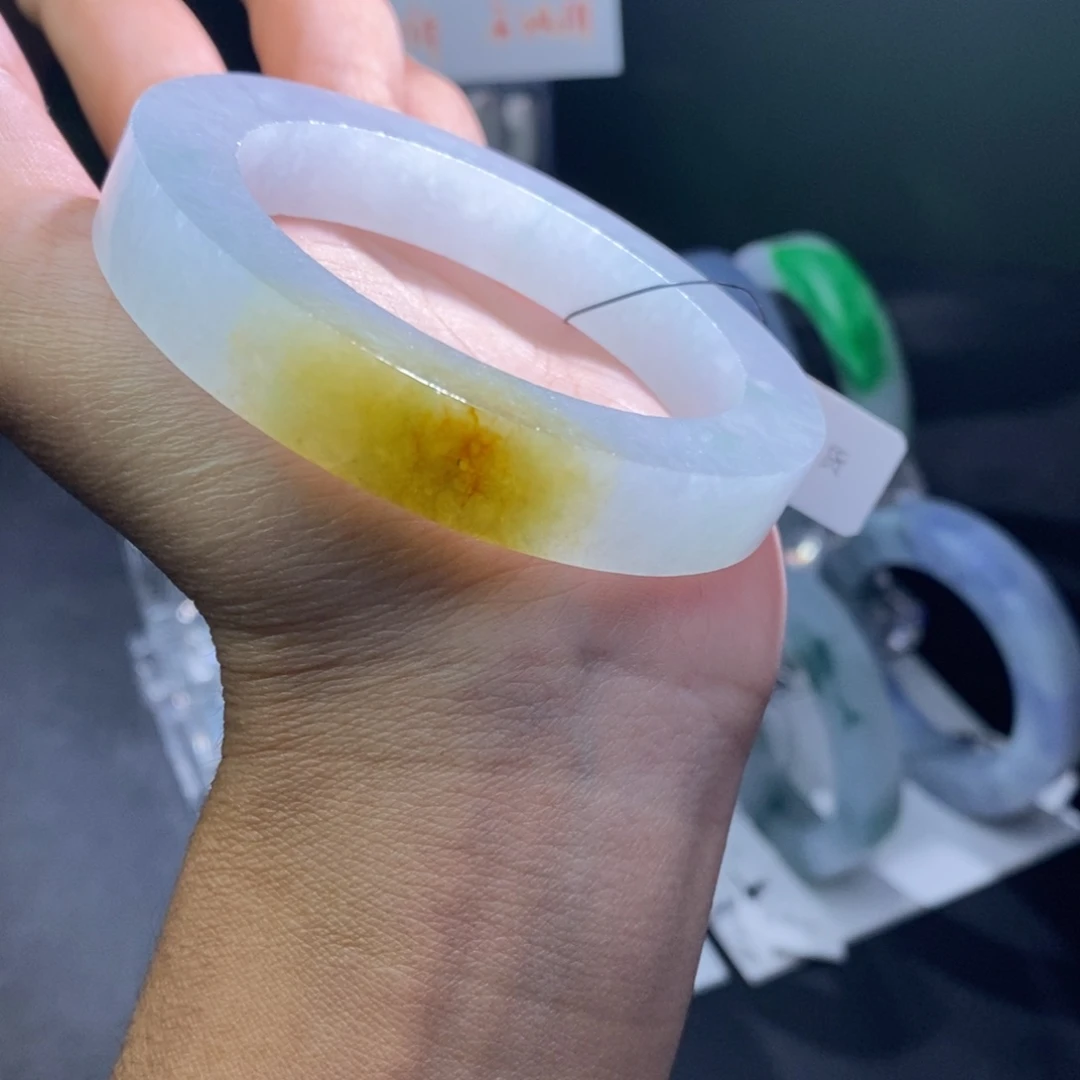 未镶嵌翡翠手镯定制翡翠文****）