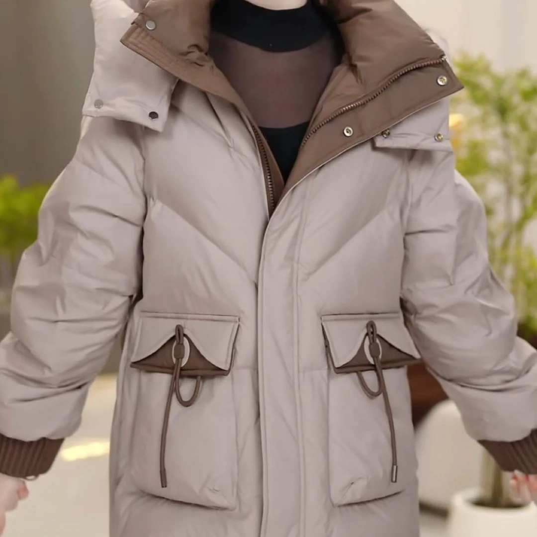 高级连帽撞色保暖时尚鸭绒羽绒服2025冬季新款气质减龄中长款外套