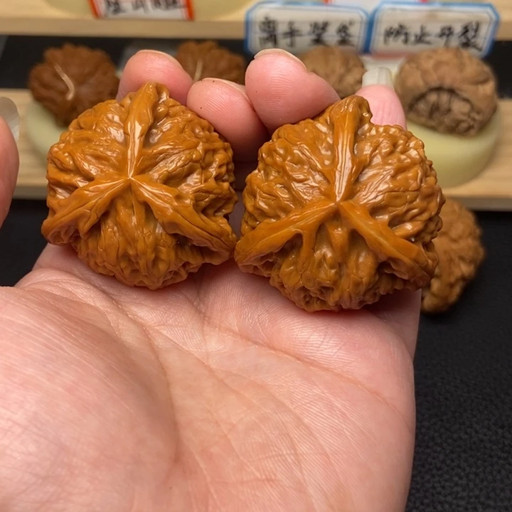 文玩核桃把件云****瓶工艺三棱