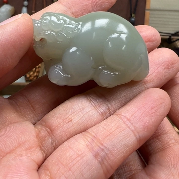 和田玉未镶嵌颈饰且末貔貅