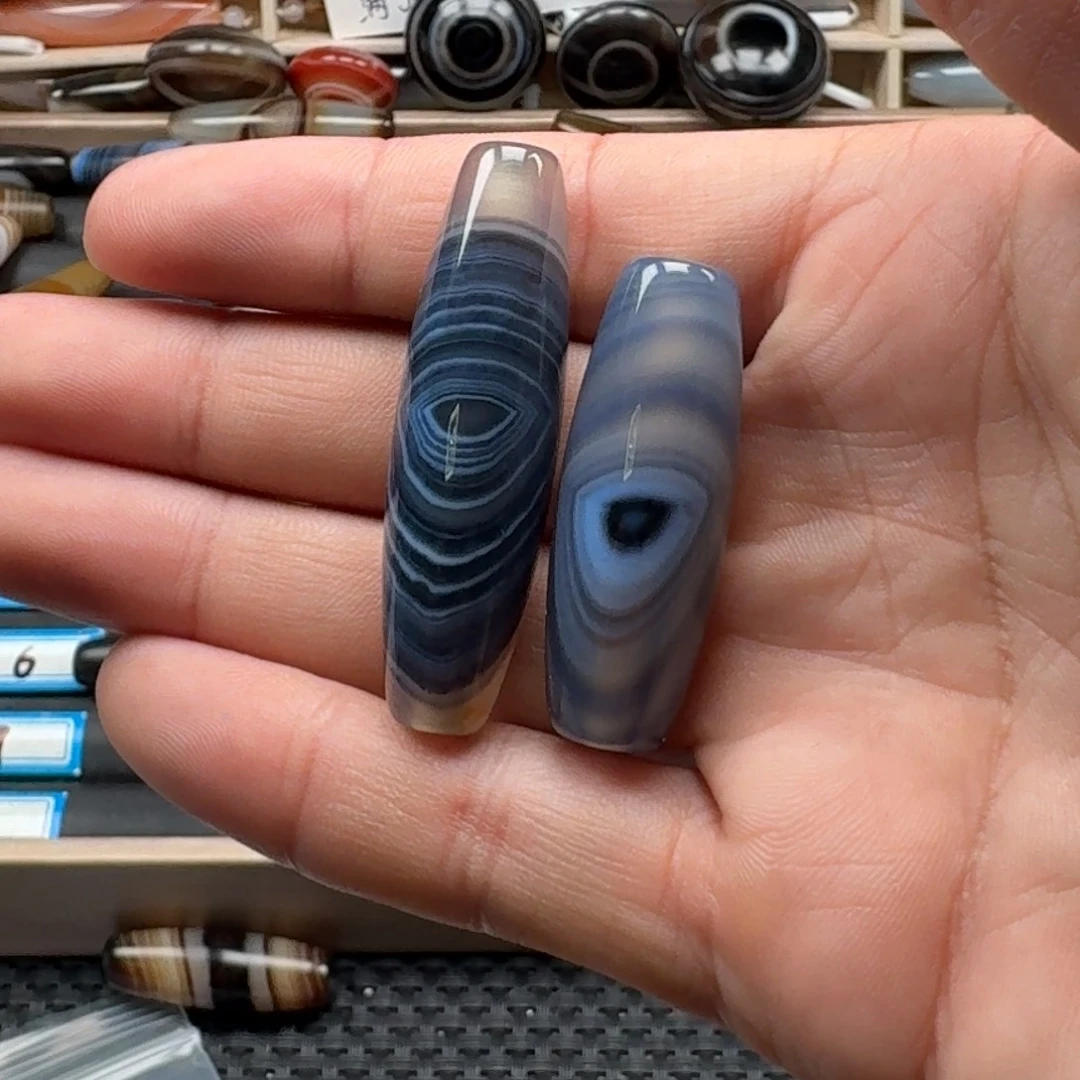 碳***。玛瑙/玉髓未镶嵌颈饰